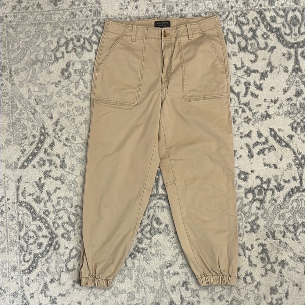 Banana Republic Woman’s Tan Chino Joggers - Size 10!